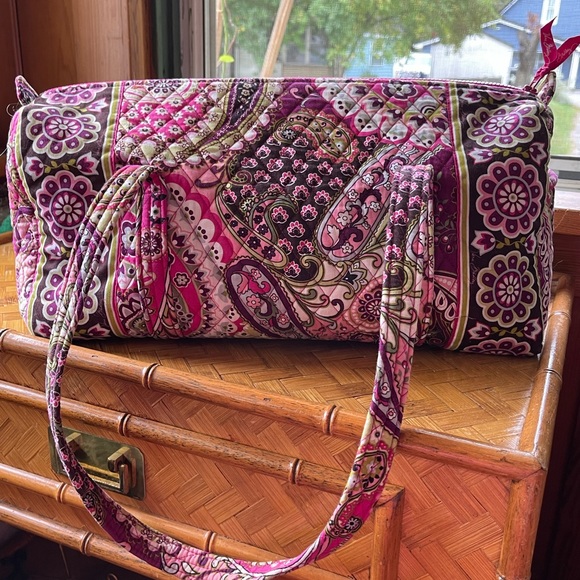 Vera Bradley Handbags - Vera Bradley duffle bag, excellent condition